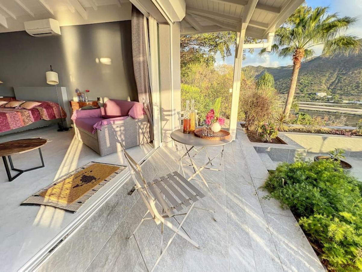 Blue Room In A Shared Villa Diamant With Communal Pool And Sea View グランカーズ エクステリア 写真