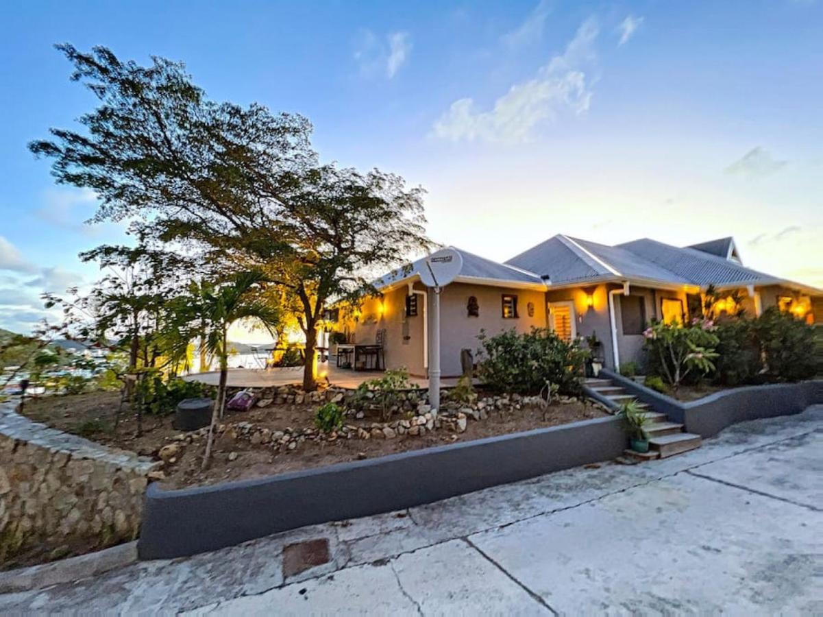 Blue Room In A Shared Villa Diamant With Communal Pool And Sea View グランカーズ エクステリア 写真